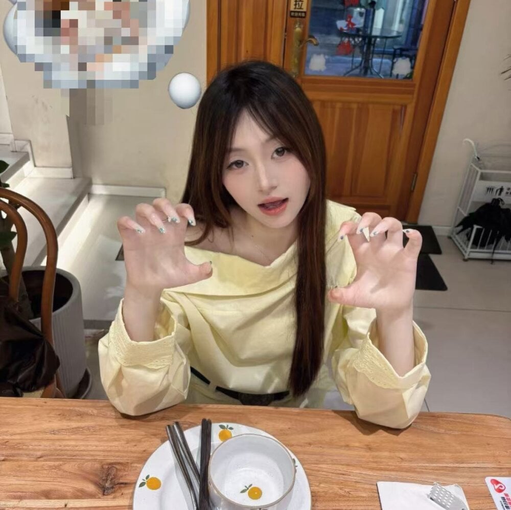 lala_v Chatroom