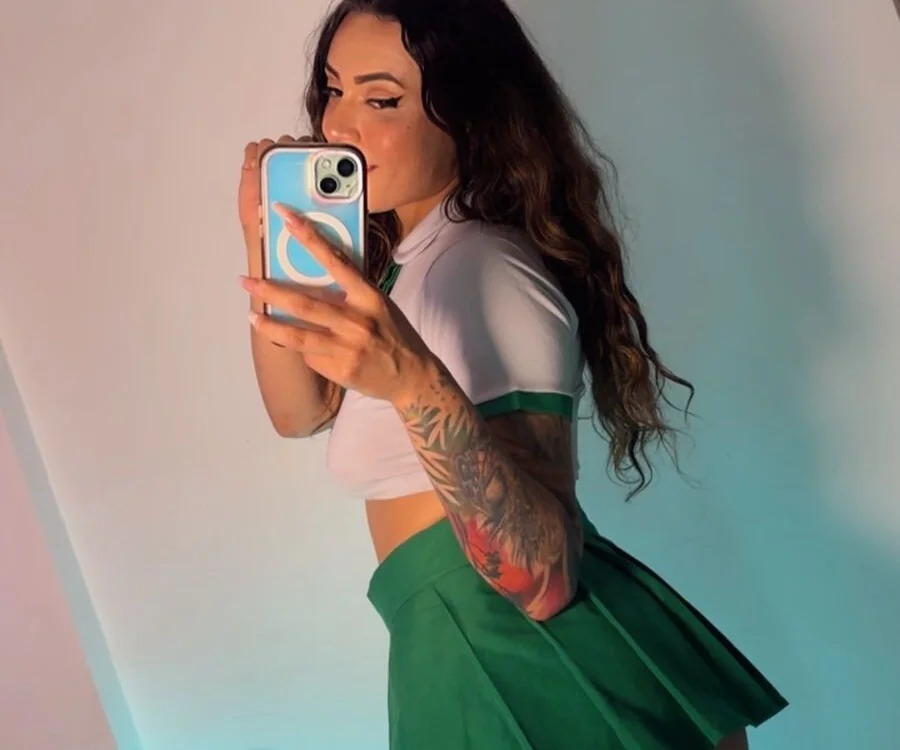 lara_bombshell_ Chatroom
