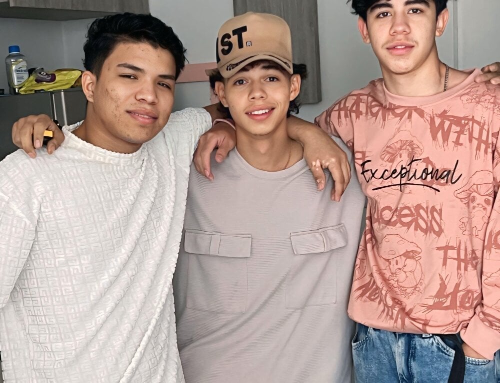 latin_naughty_boys Chatroom