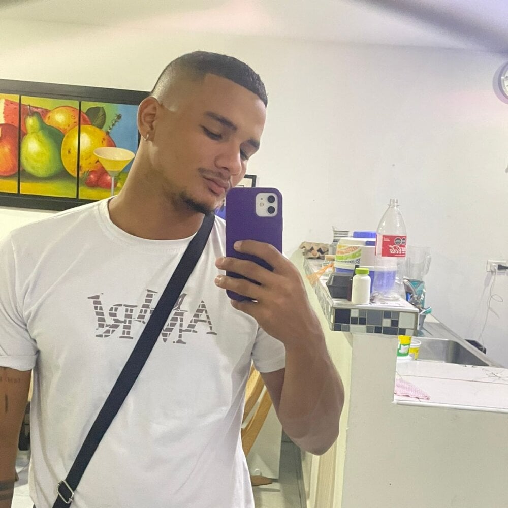 latinbig_couple Chatroom