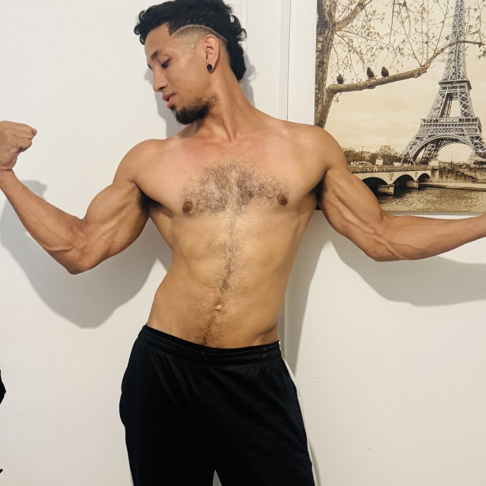 latinhotmuscle Webcam Profile Picture latinhotmuscle Chatroom