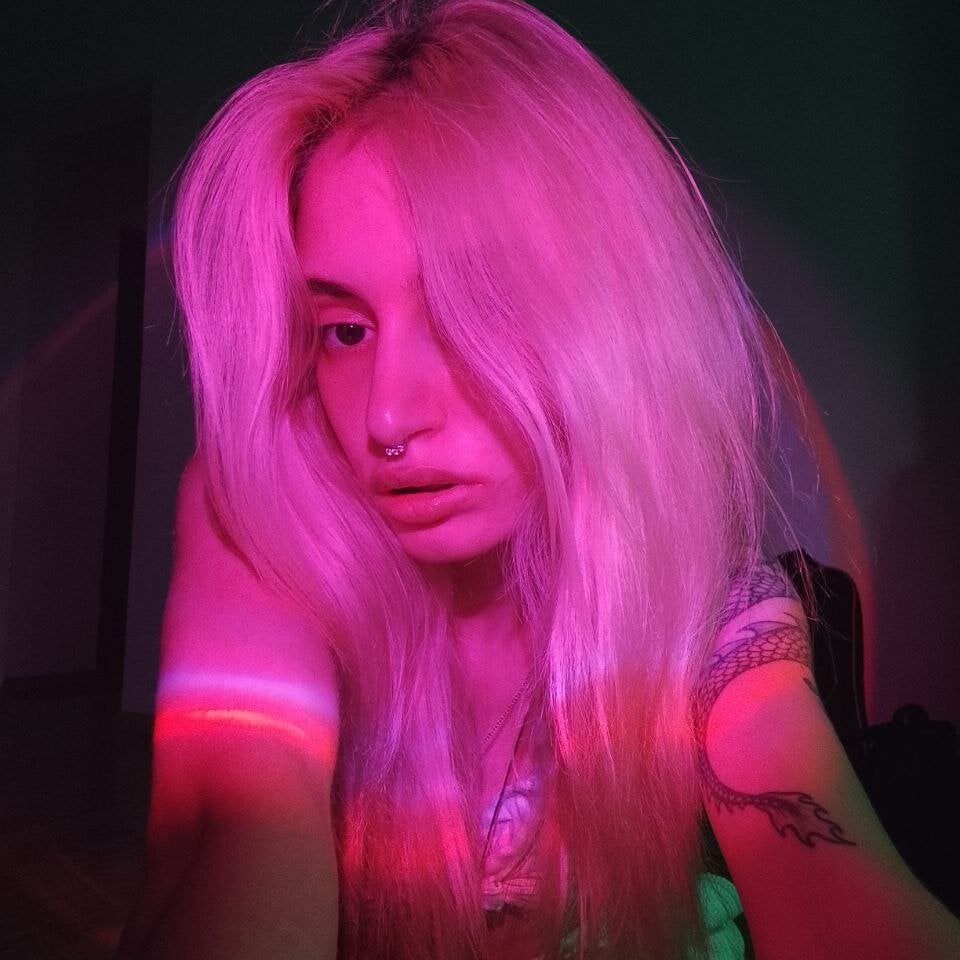 lesyawhite Chatroom