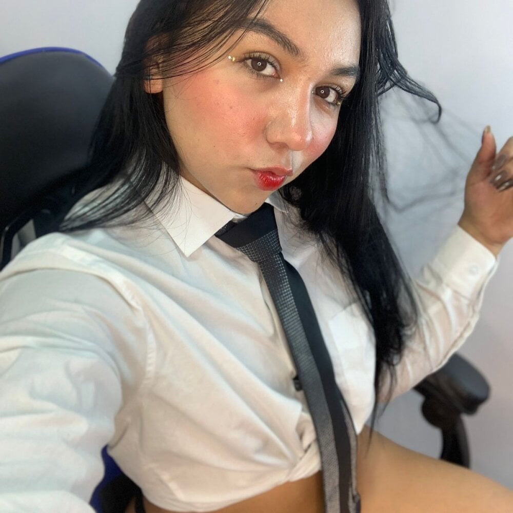 lili_miller_t1_ Chatroom