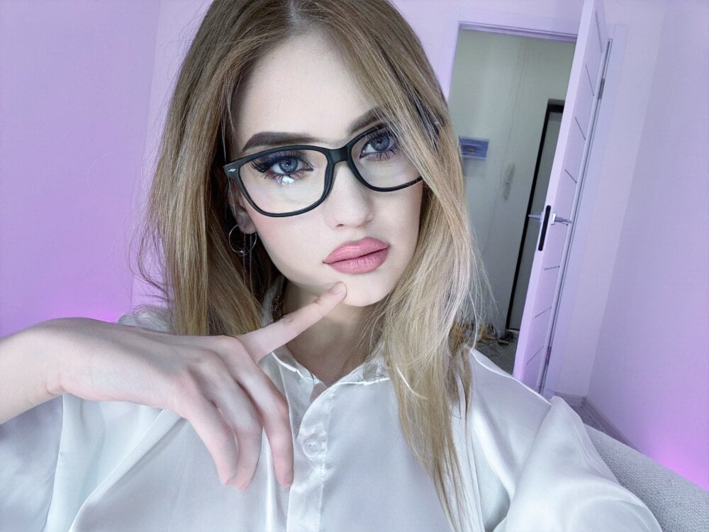 linda_ada10 Chatroom