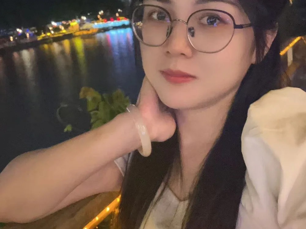 lisa588 Chatroom