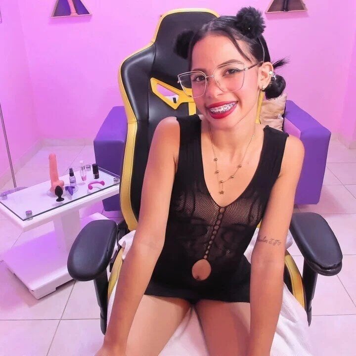 little_dirty_kinky Chatroom