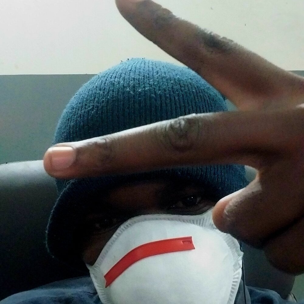 loVbRo1 Webcam Profile Picture loVbRo1 Chatroom