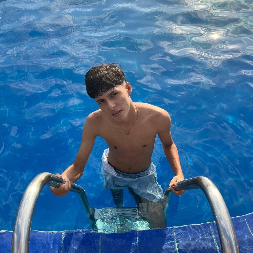 luccas_ferreira Webcam Profile Picture luccas_ferreira Chatroom