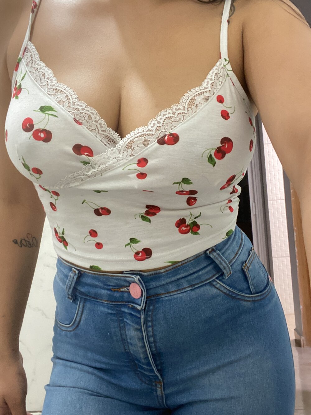 luisaahgata Chatroom