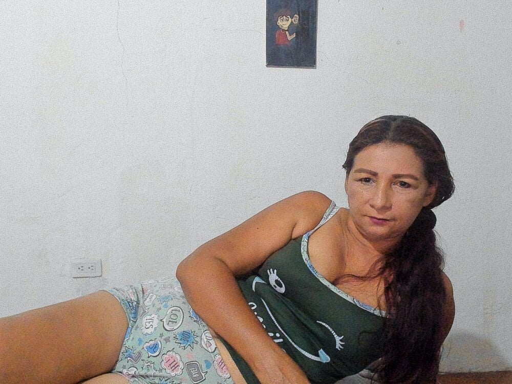 lunamature1975 Chatroom