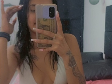 luxury-latina-no-limits