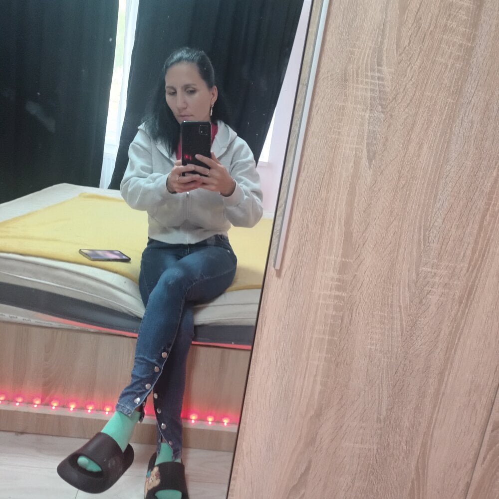 lyly_silvy Webcam Profile Picture lyly_silvy Chatroom