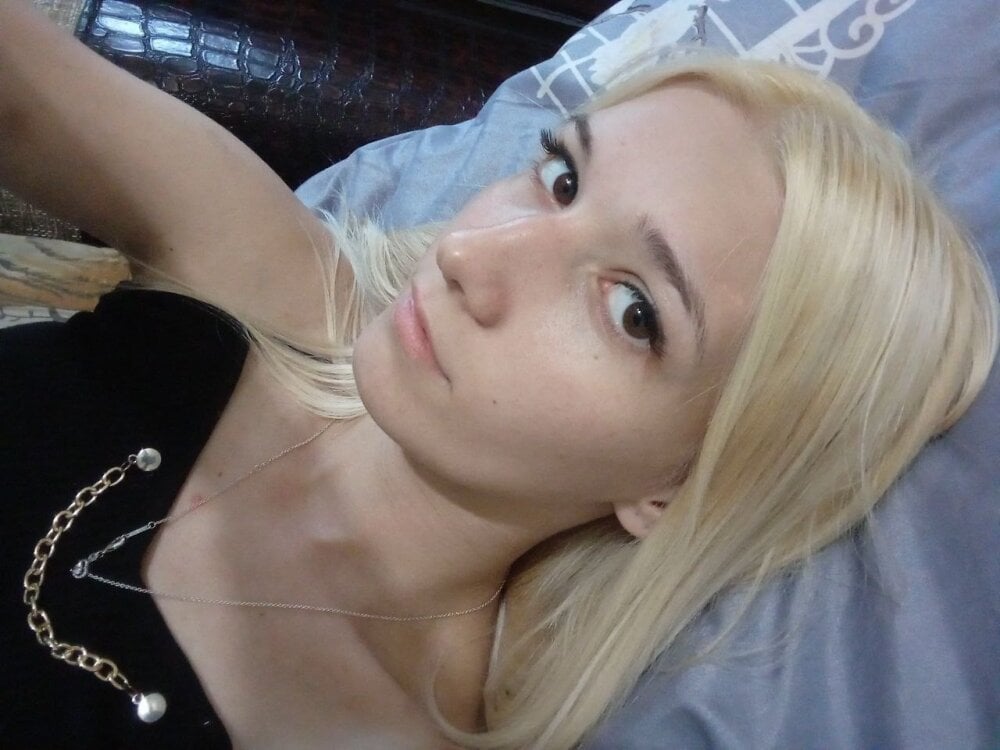 maybe_doll Webcam Profile Picture maybe_doll Chatroom