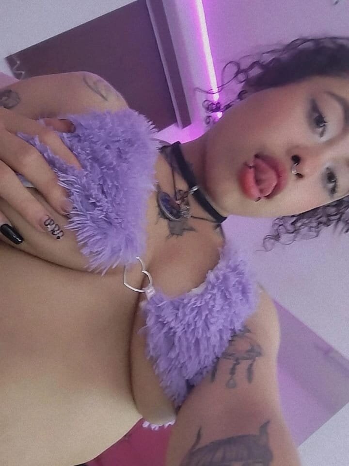 mia_hernnandez Chatroom