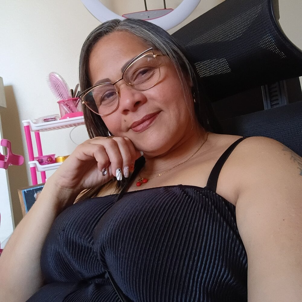milf_Anguie50 Chatroom