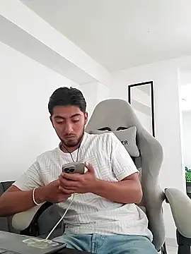 millan_32 Chatroom