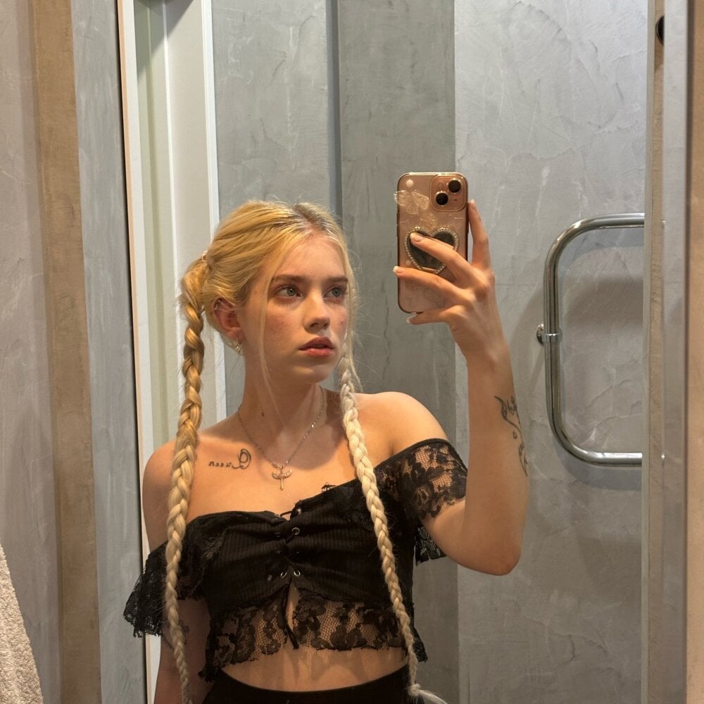 myprettylola Chatroom