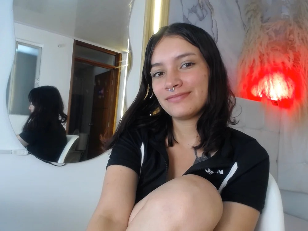 nahomy_paris Chatroom