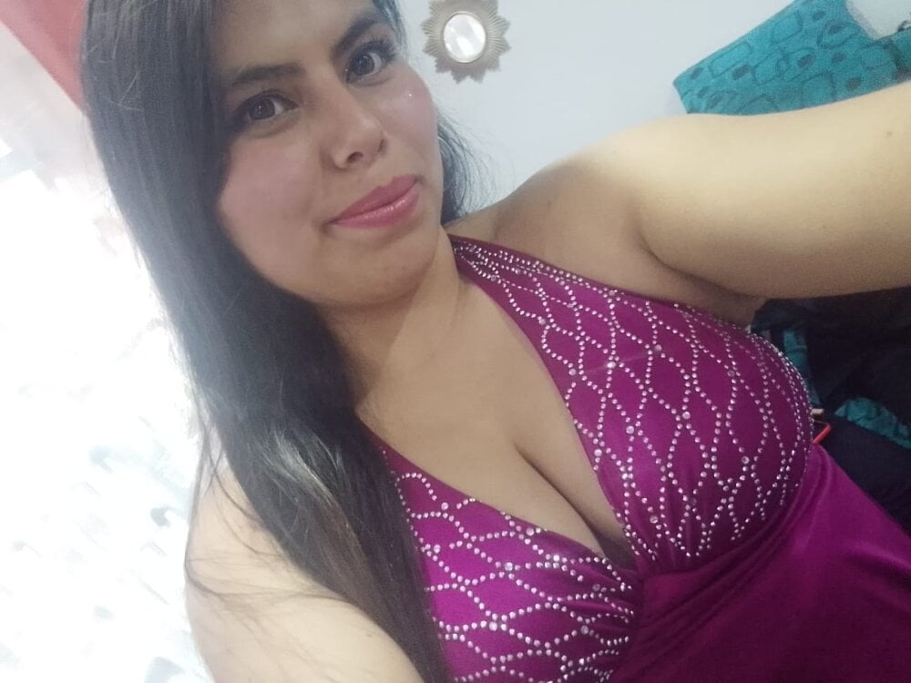 nicole_saenz_ Chatroom