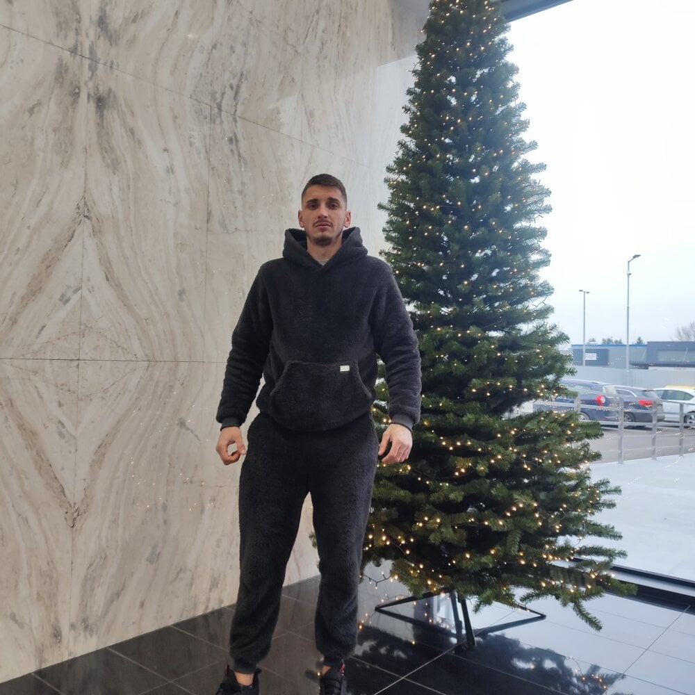 nikakiko199 Chatroom