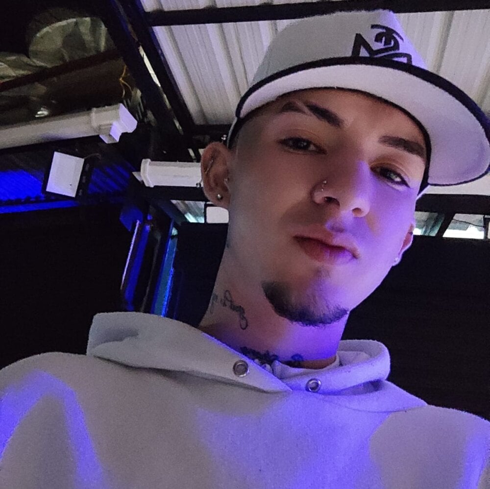 noah_alvarez Chatroom