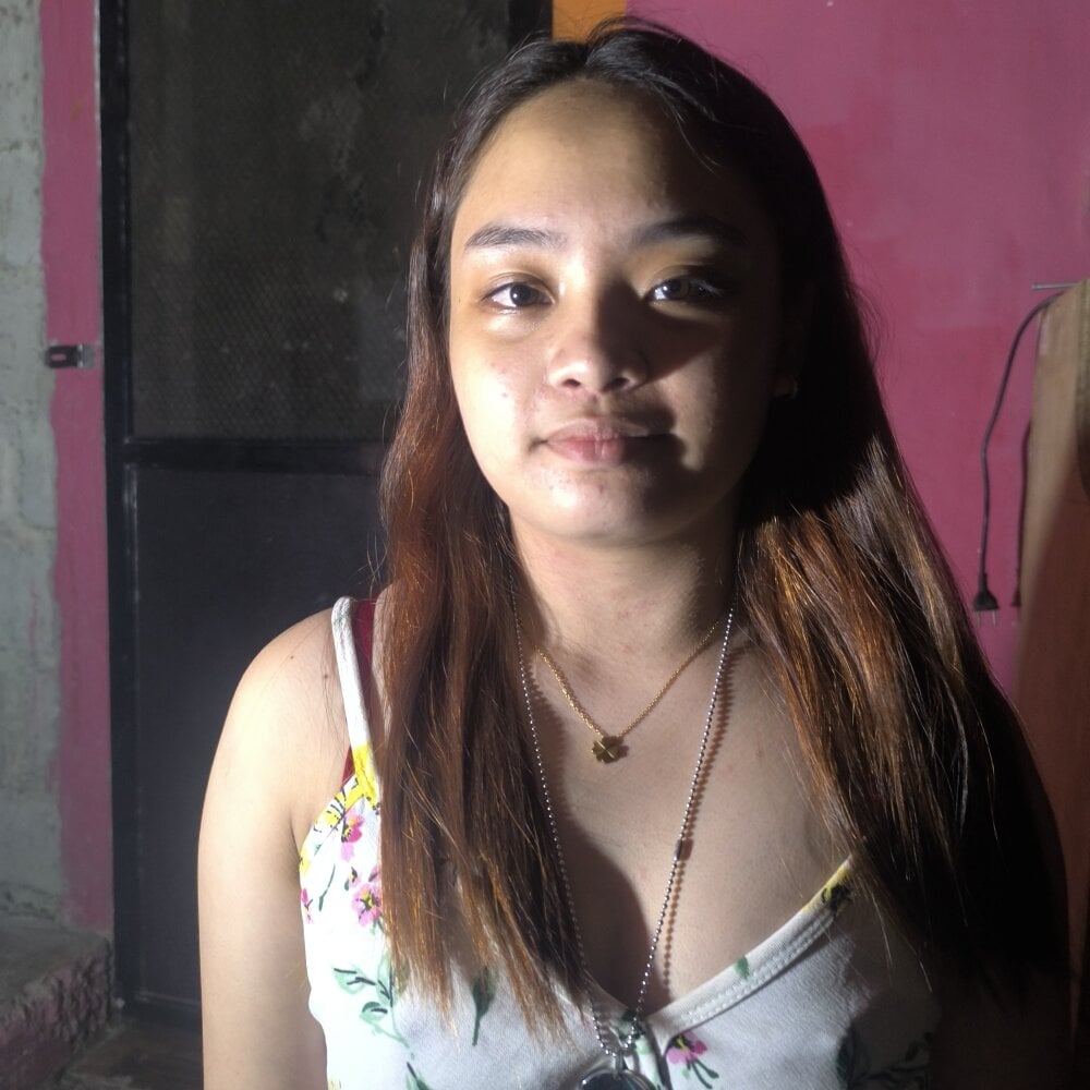 pinayyours18 Chatroom