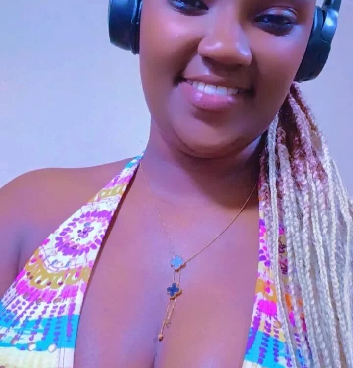 pinky_white Chatroom