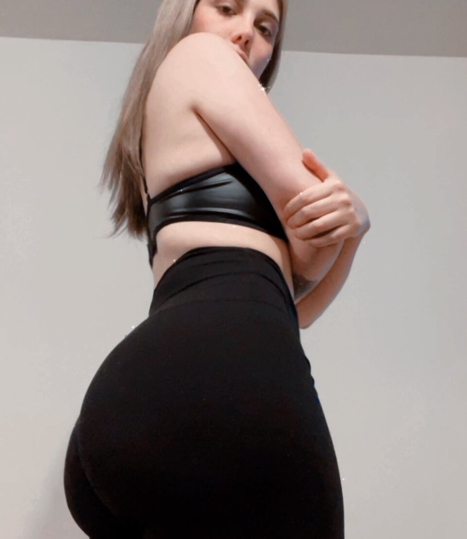 pinkywhite Chatroom