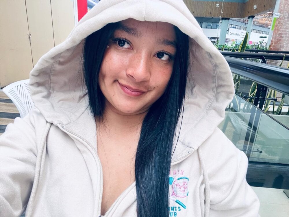 pretti_scarlett Chatroom