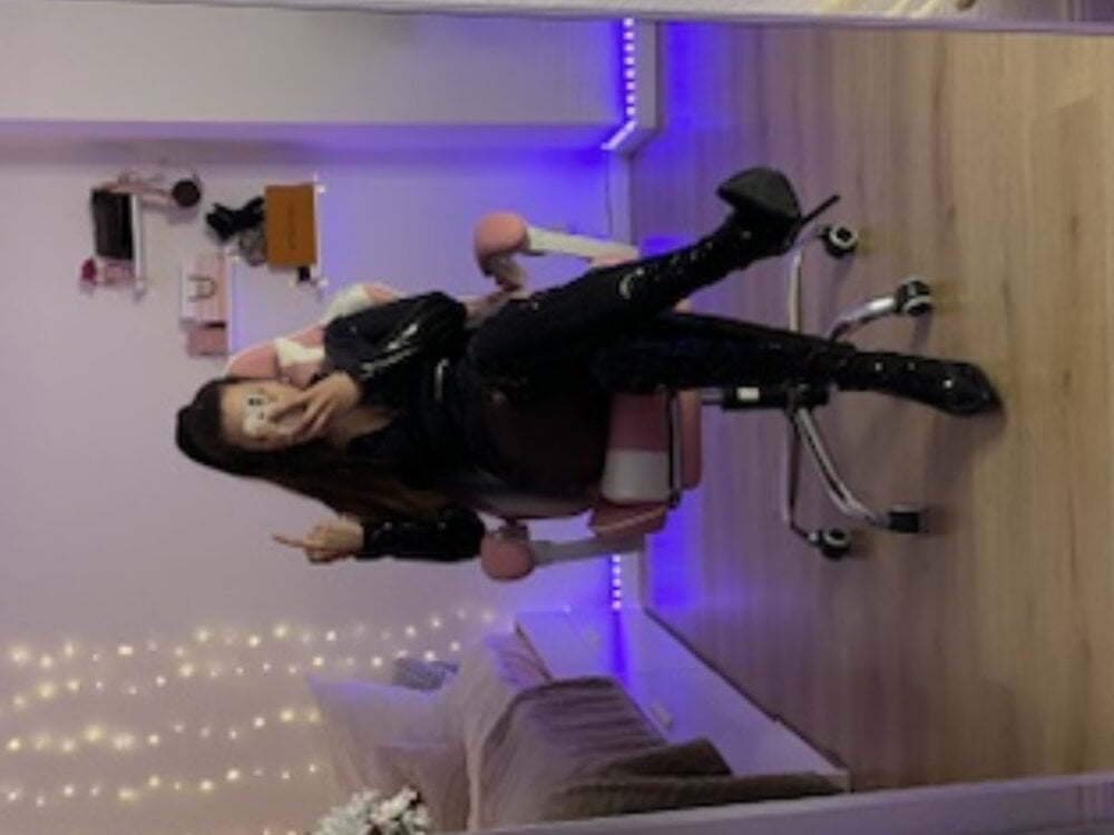 queenmarieheel Chatroom