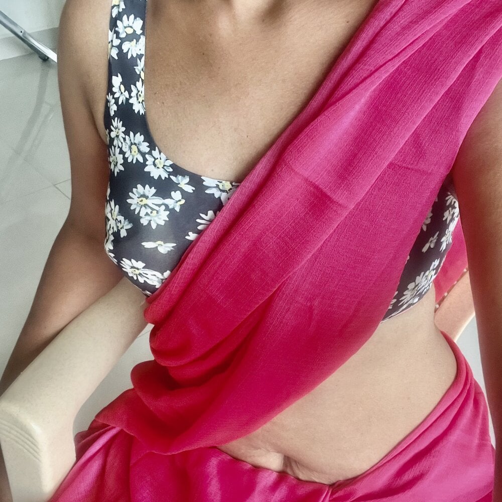 radhika_honey Chatroom