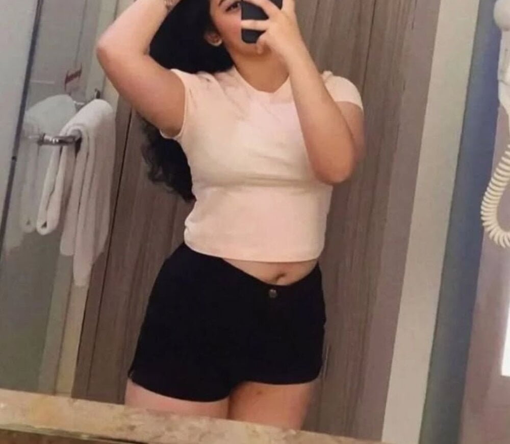 ravyaa_her Chatroom