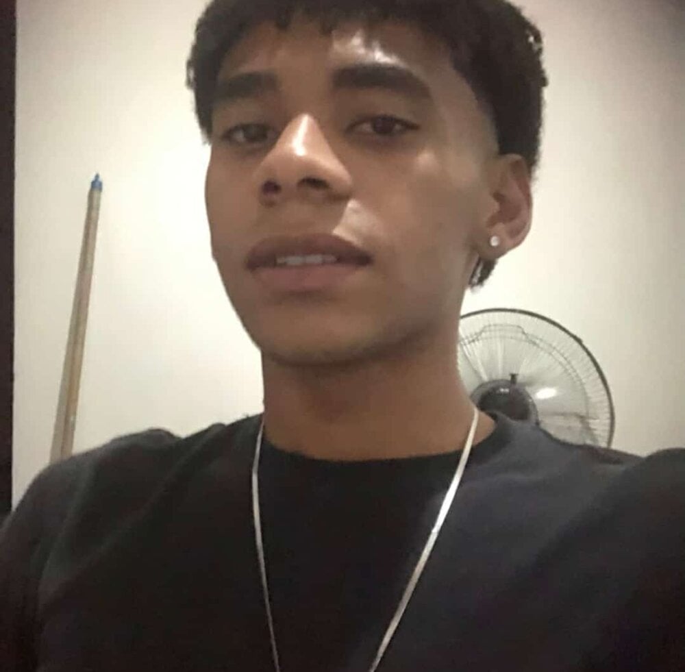 real_lovee25 Chatroom