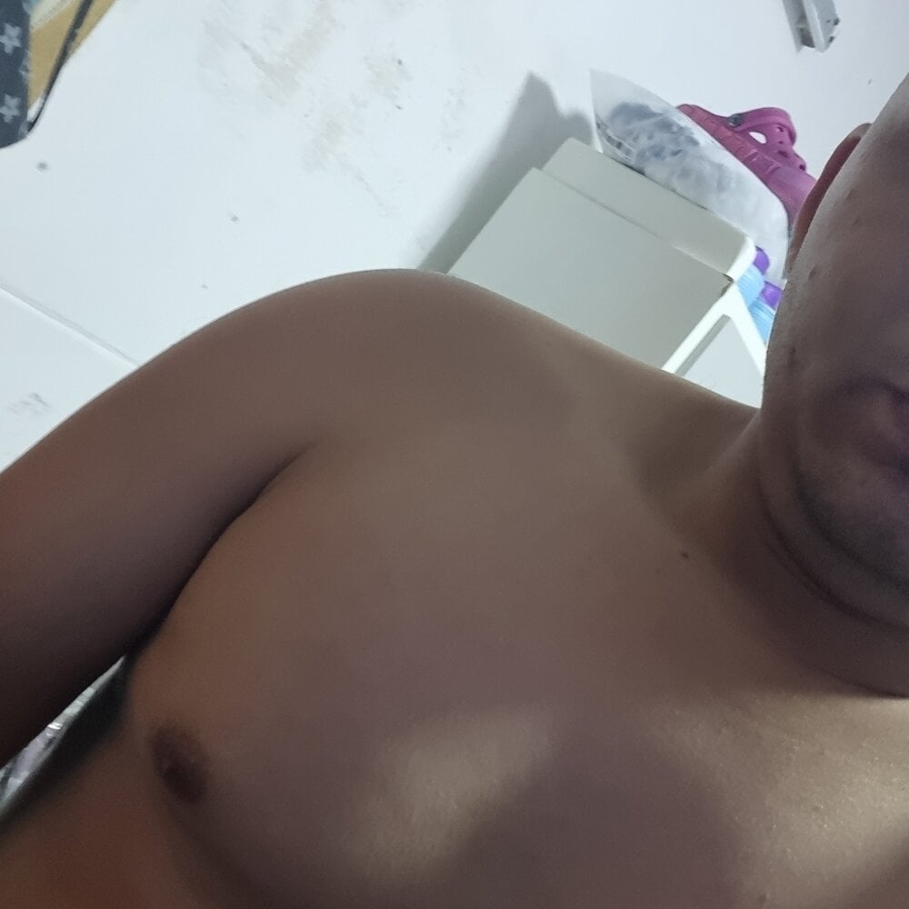 reyes10m123 Chatroom