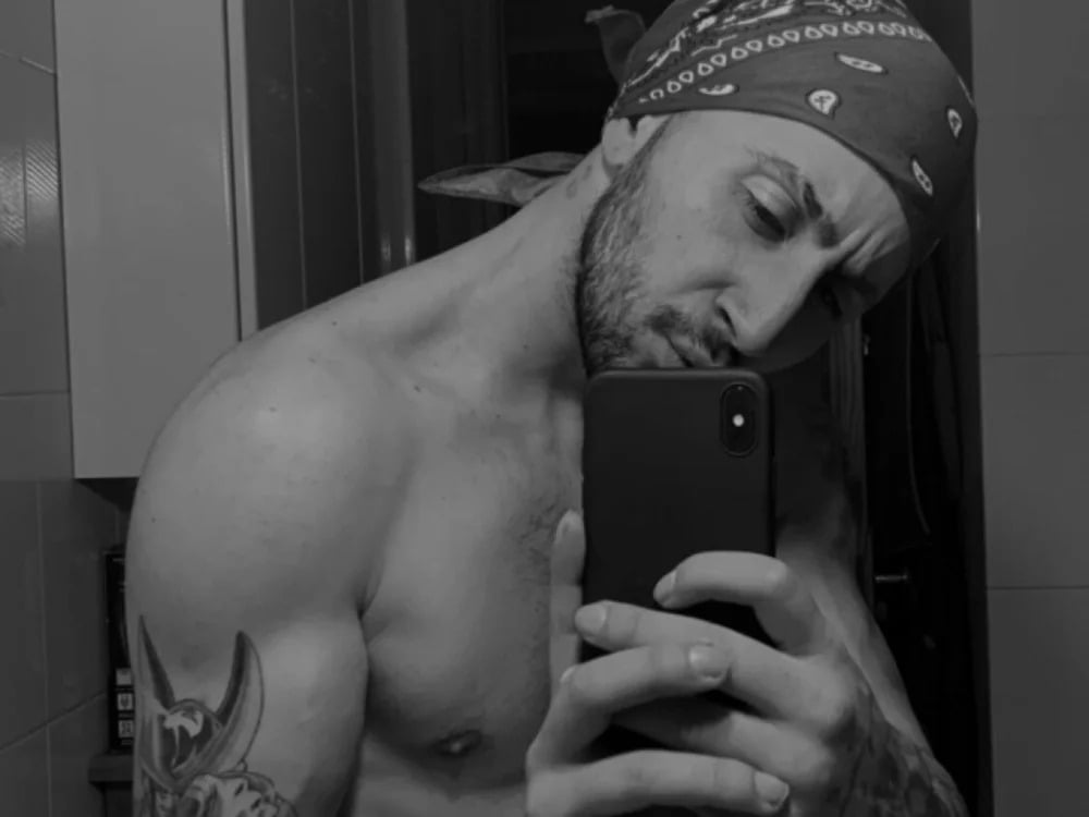 robeertiito Chatroom