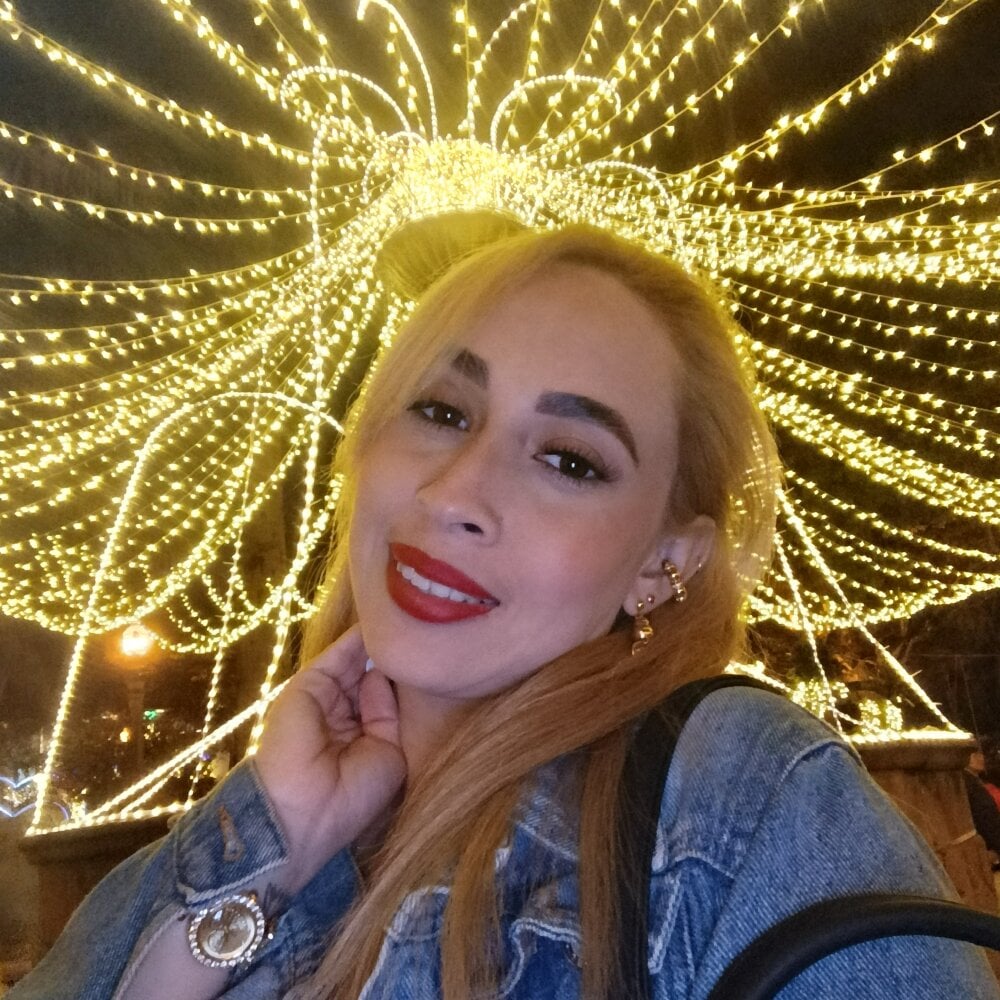 salome_blonde Chatroom