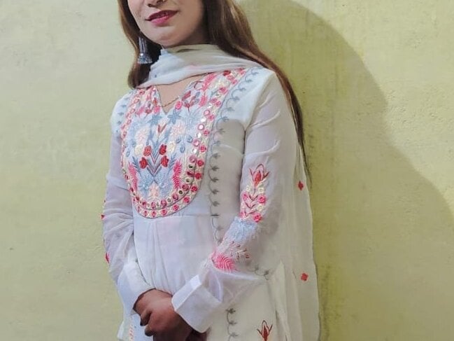 saloni_singh01 Chatroom