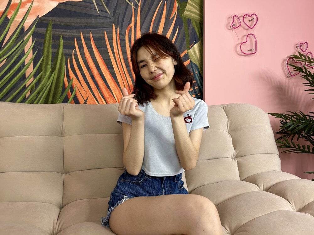 sara_luu Chatroom
