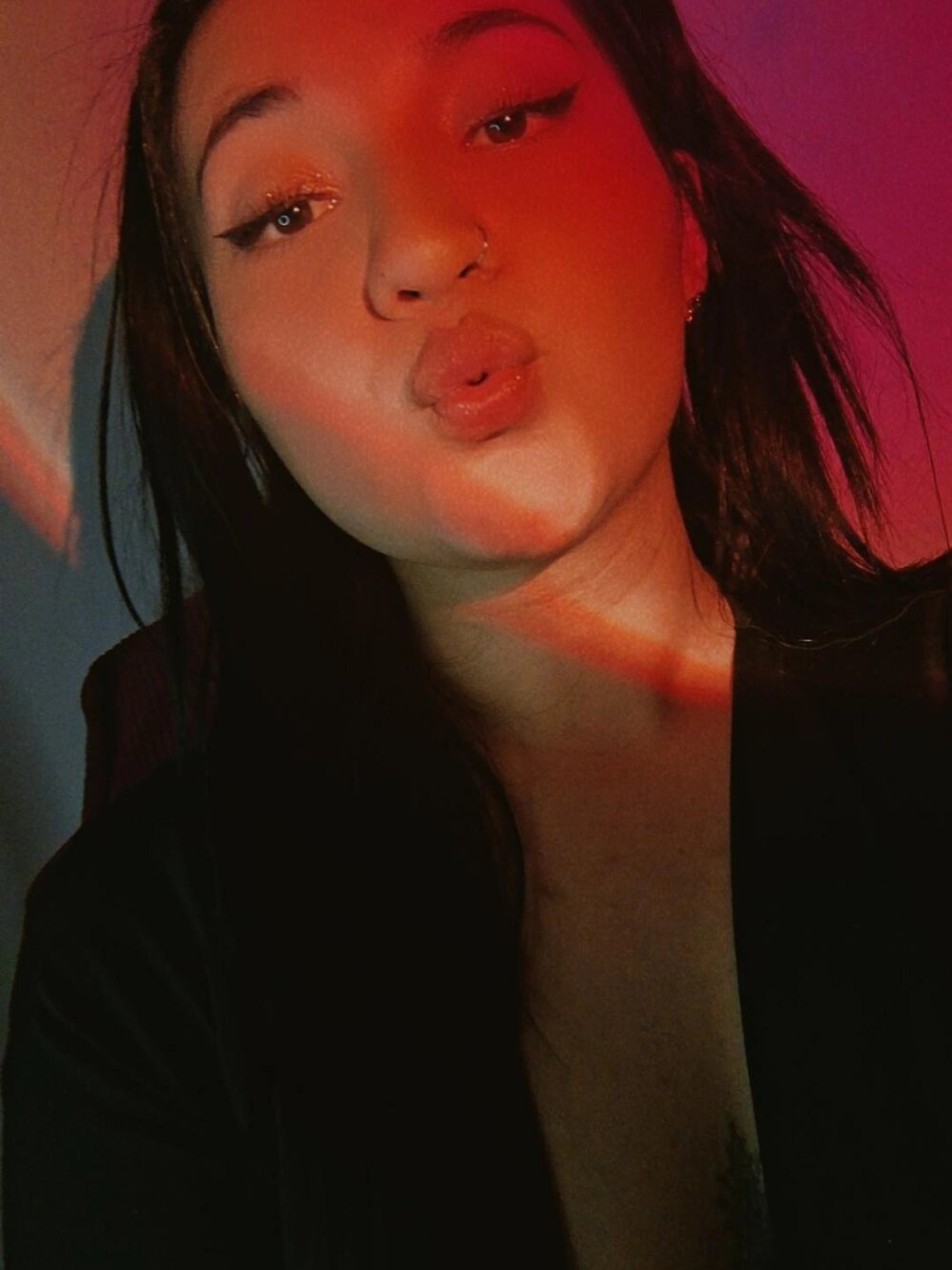 sara_roy04_ Chatroom