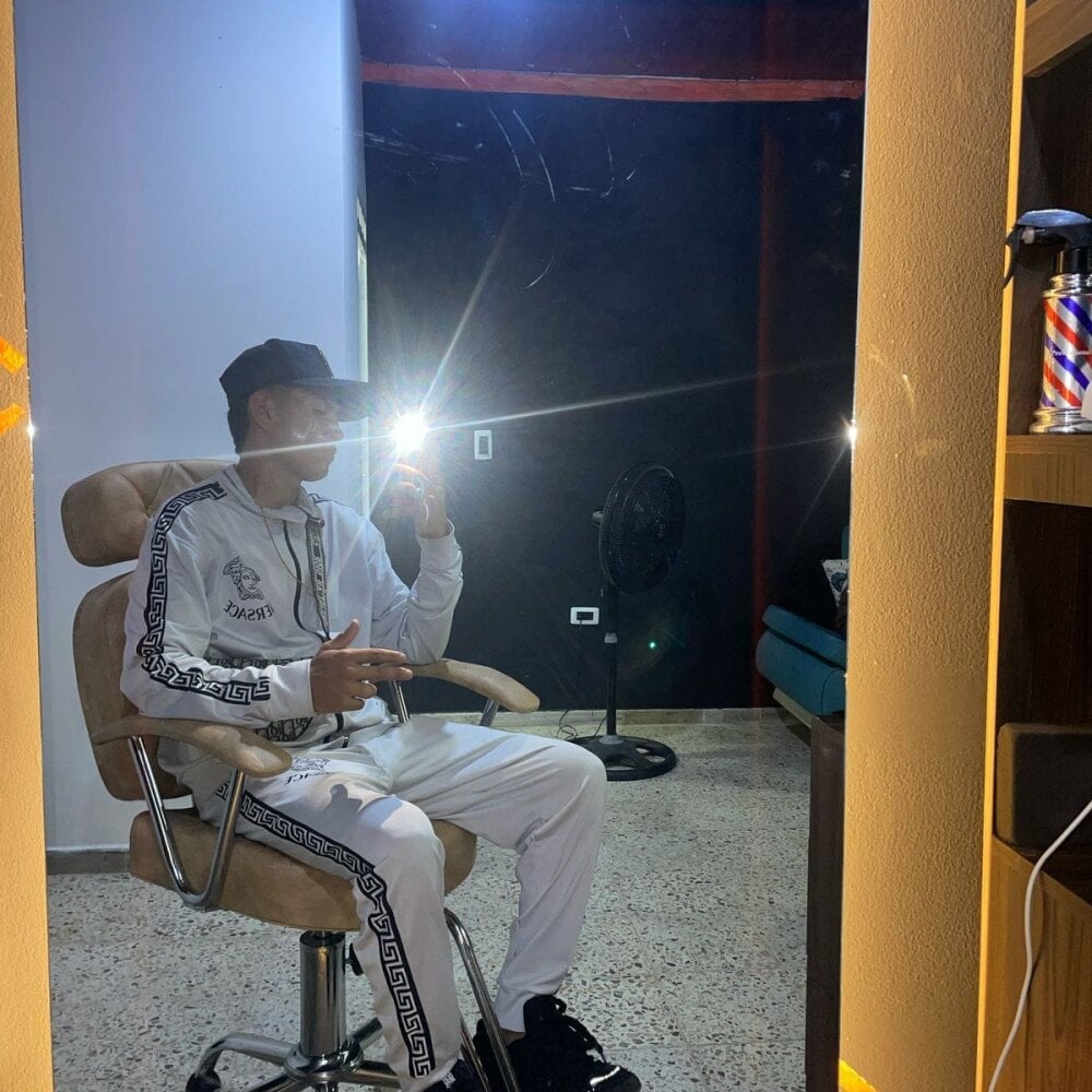 sexy_boy_lati Chatroom