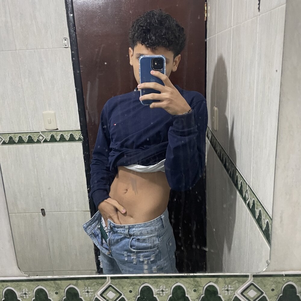 sexybadboy697 Chatroom