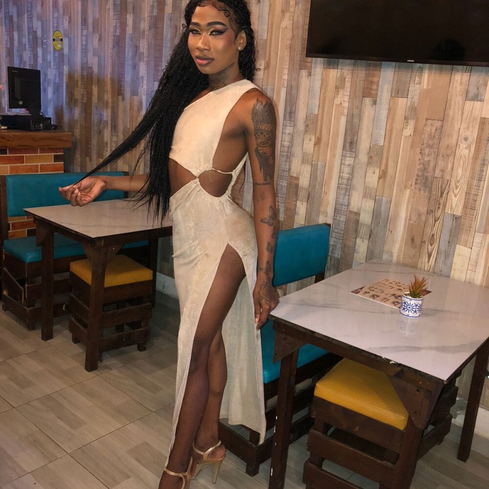 sheinny_brown Chatroom