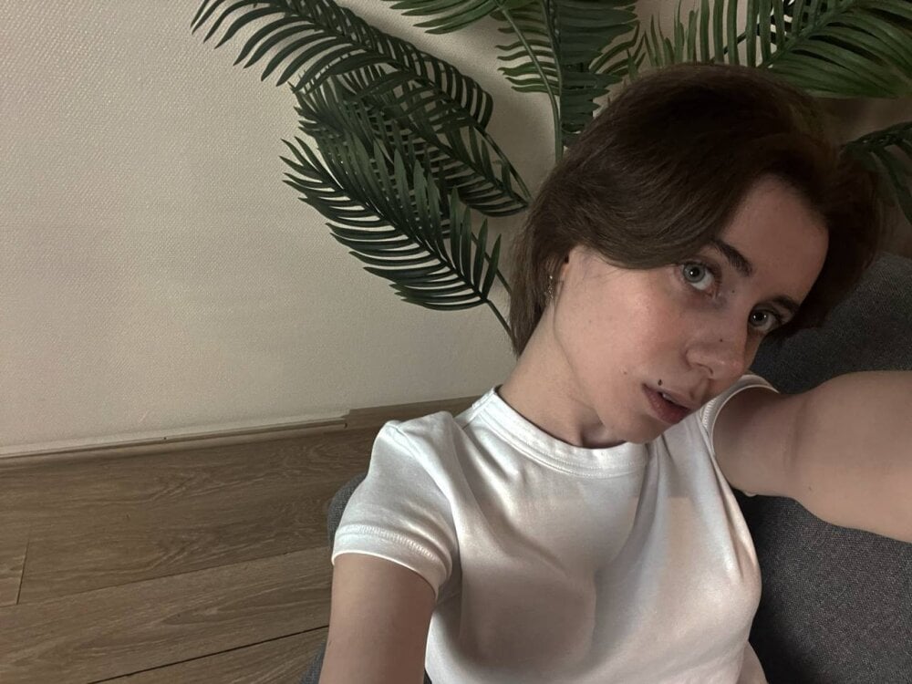 shyina_meow Chatroom