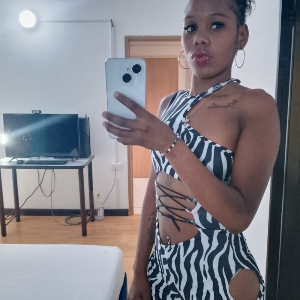 skinny_squirter18 Chatroom