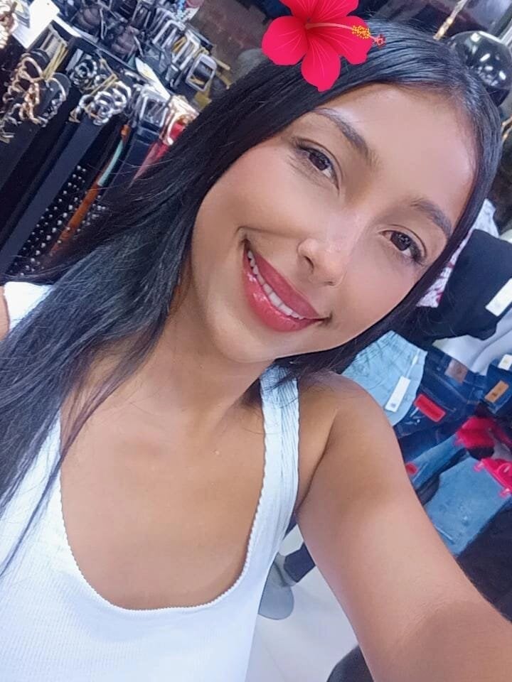 skinnysexzara18 Chatroom