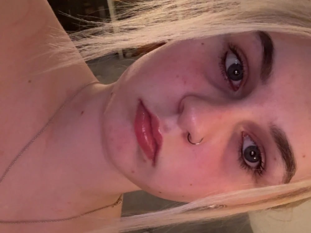 sluttyskyeee Chatroom