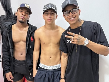 straight-threesome