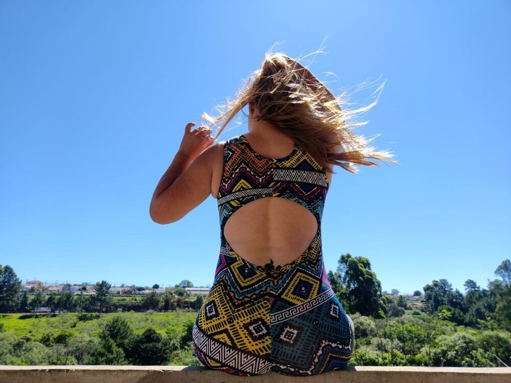 strawberry_ana Chatroom