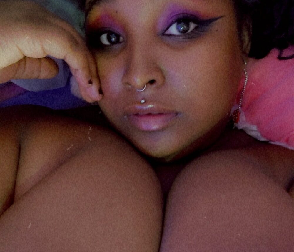 sweetRiot Webcam Profile Picture sweetRiot Chatroom