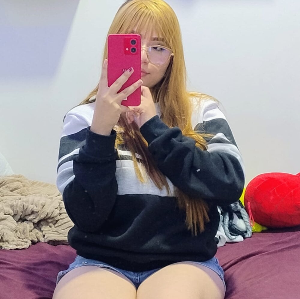 sweet_blonde_rousse Chatroom